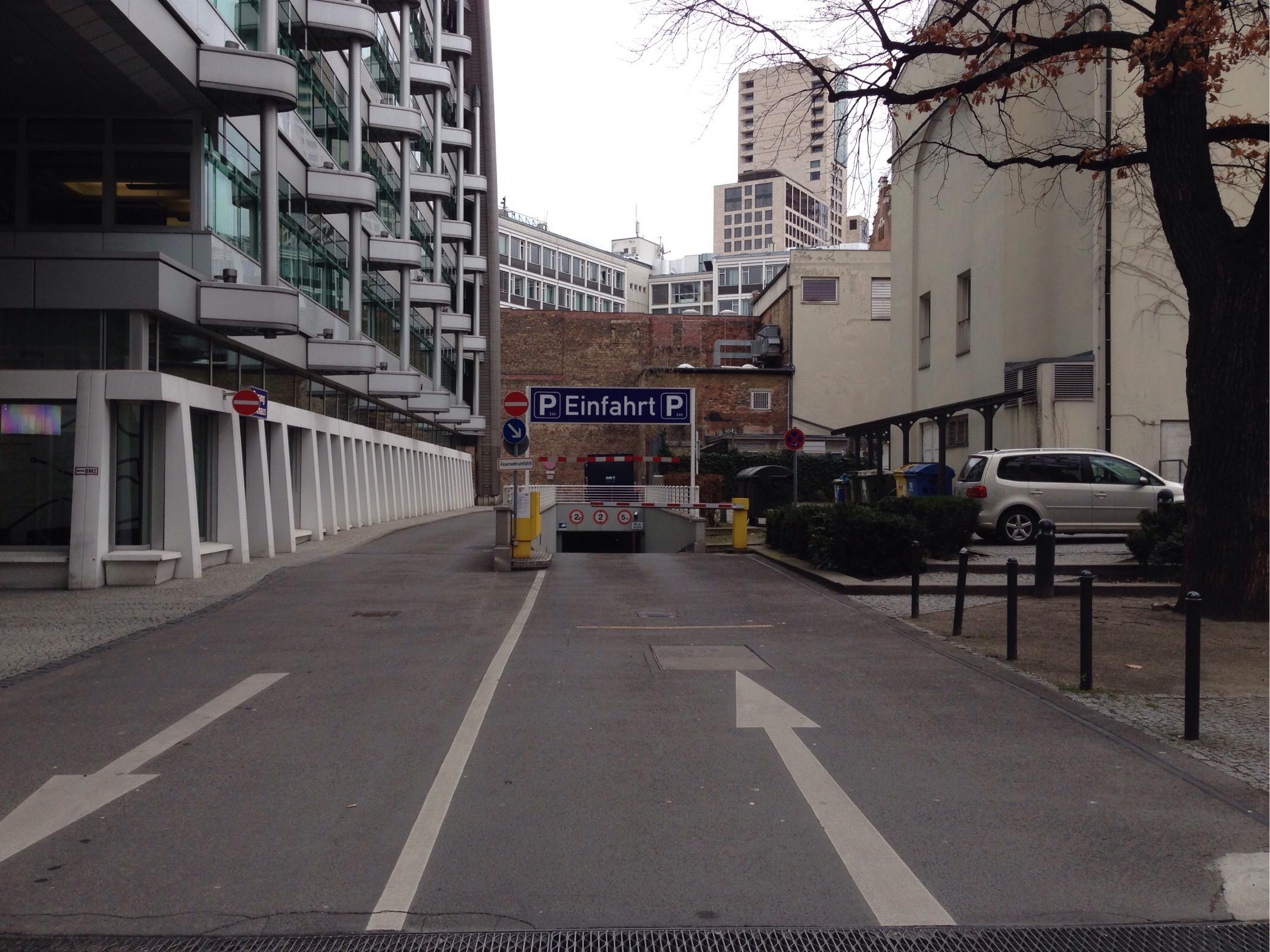 Ludwig Erhard Haus Parkplatz In Berlin Parkme