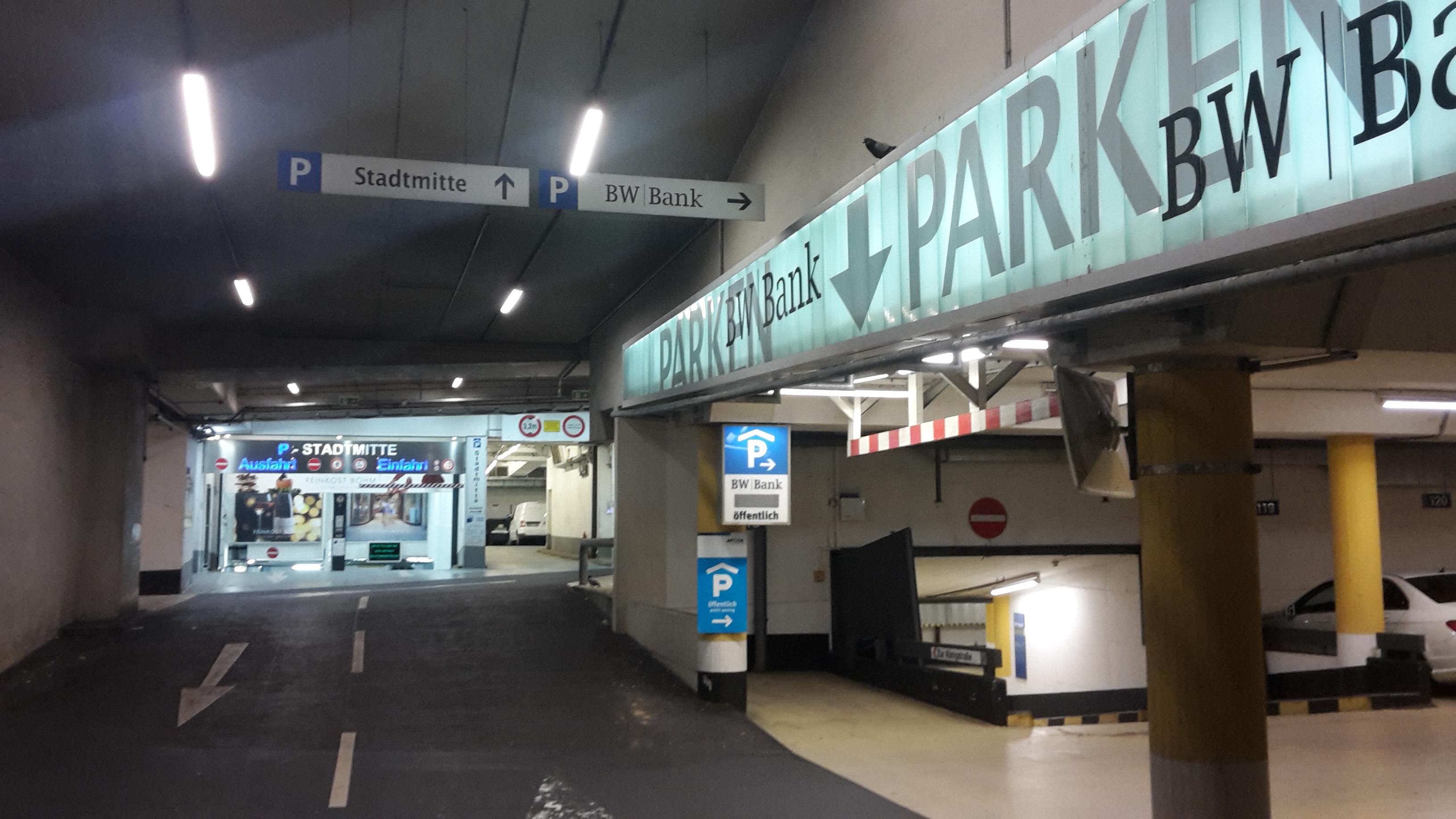 Bw Bank Kunstmuseum Stadtmitte Parkplatz In Stuttgart Parkme