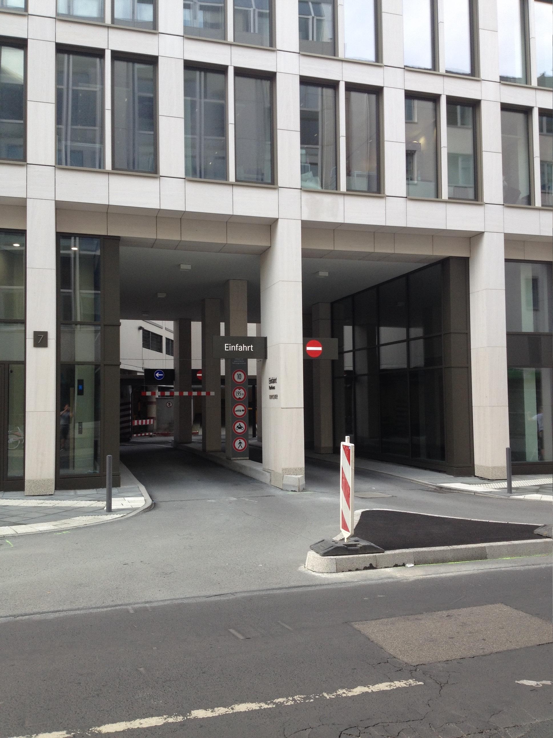 Turmcenter Parking in Frankfurt am Main ParkMe