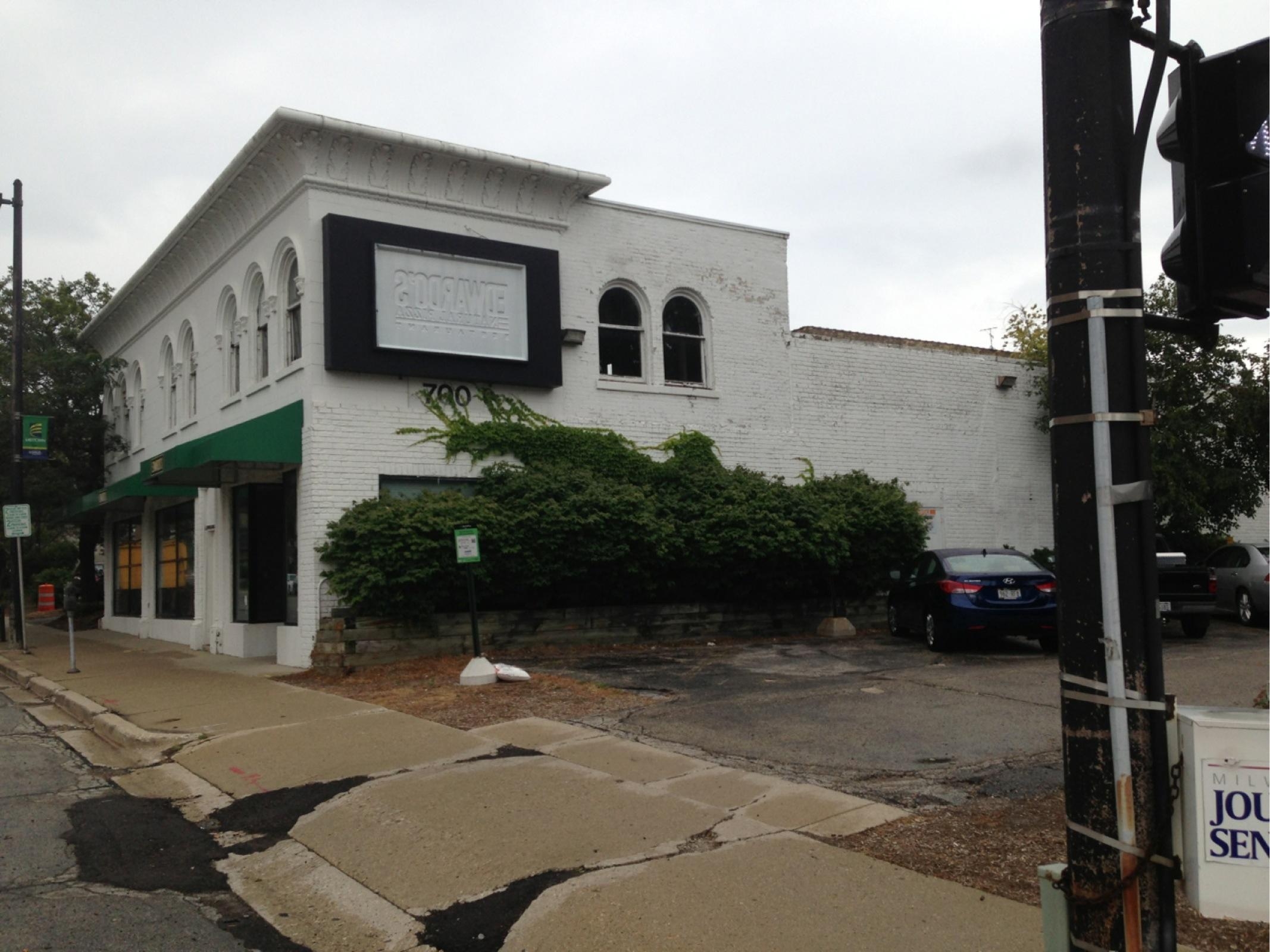 700 East Kilbourn Avenue Parking in Milwaukee ParkMe