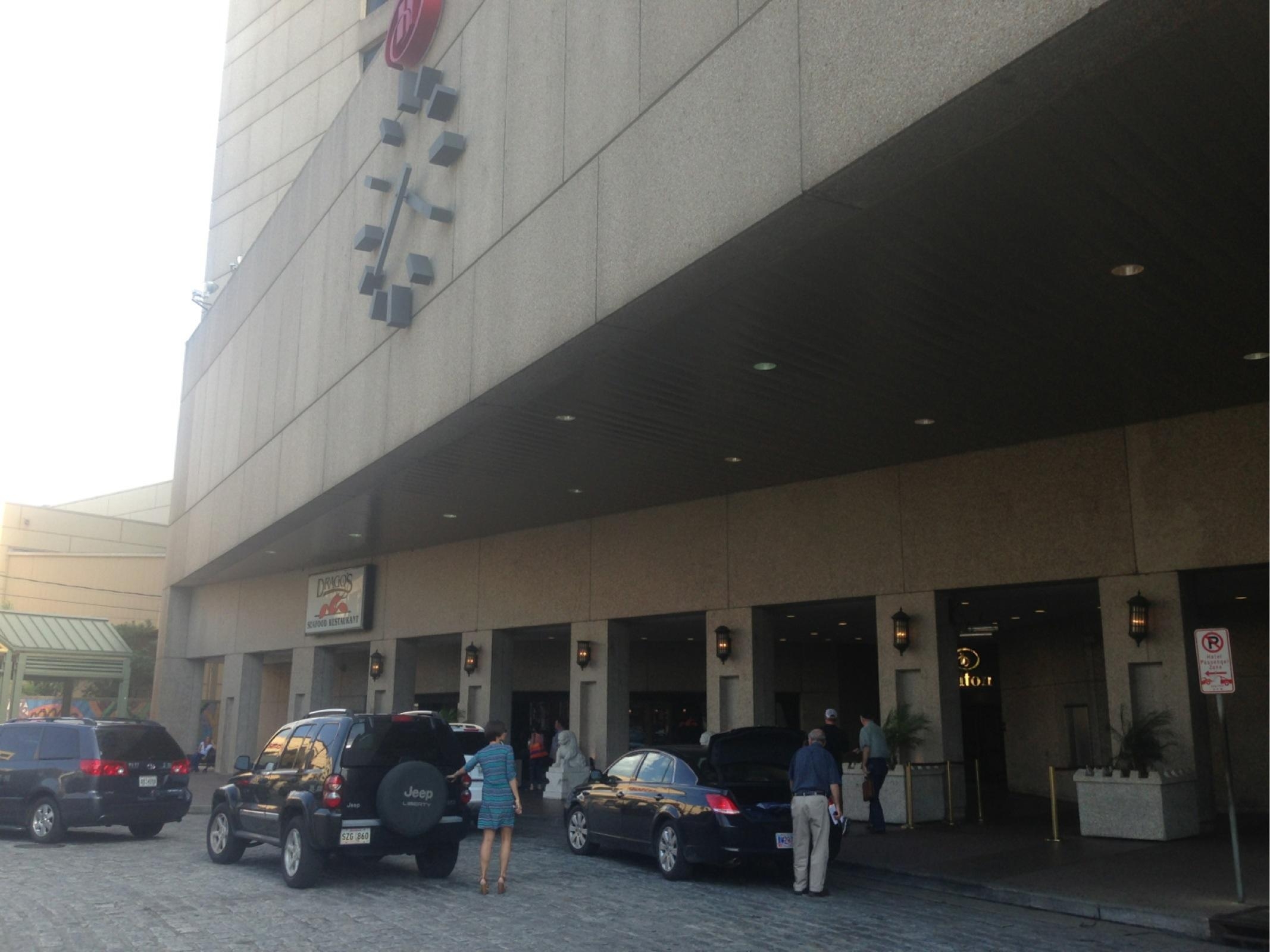 Hilton New Orleans Riverside Valet Parking In New Orleans Parkme