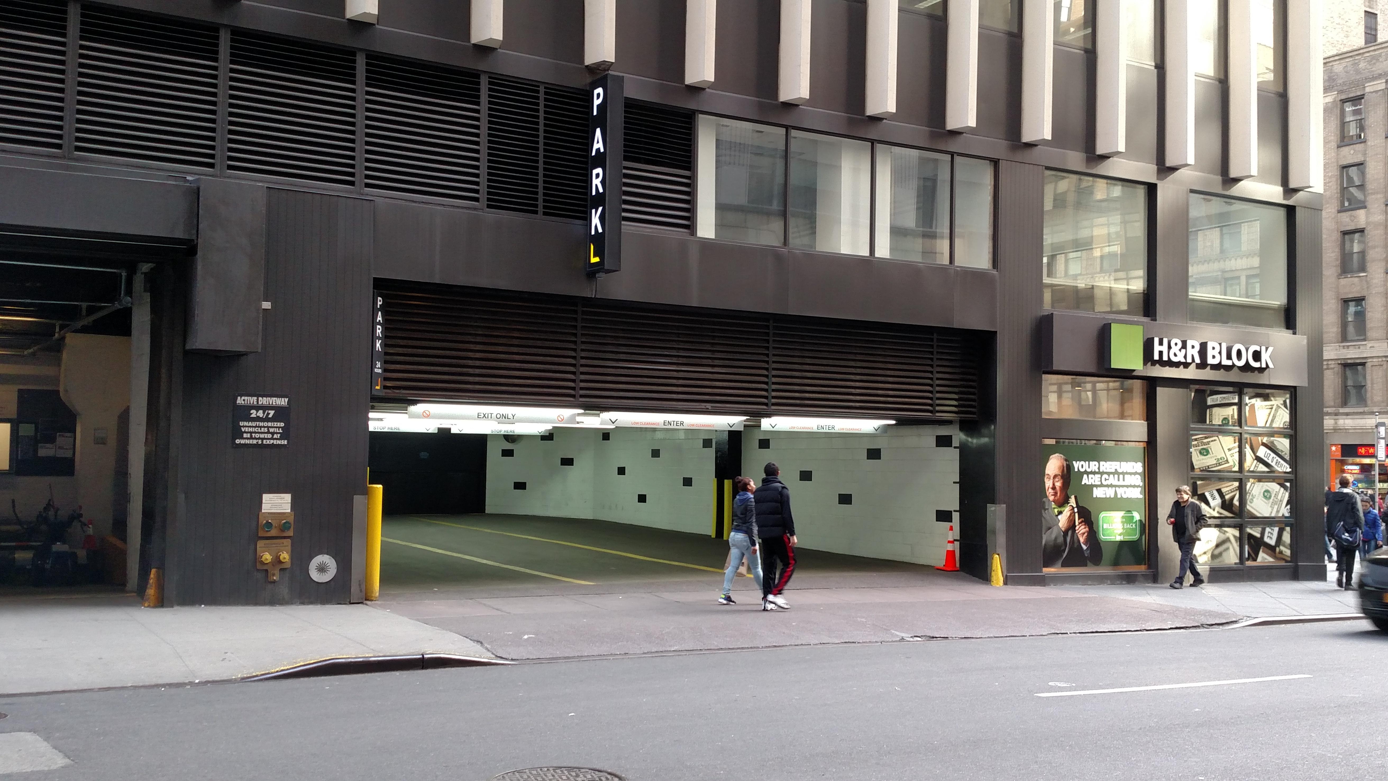 136 W 40th St Garage Parking In New York Parkme