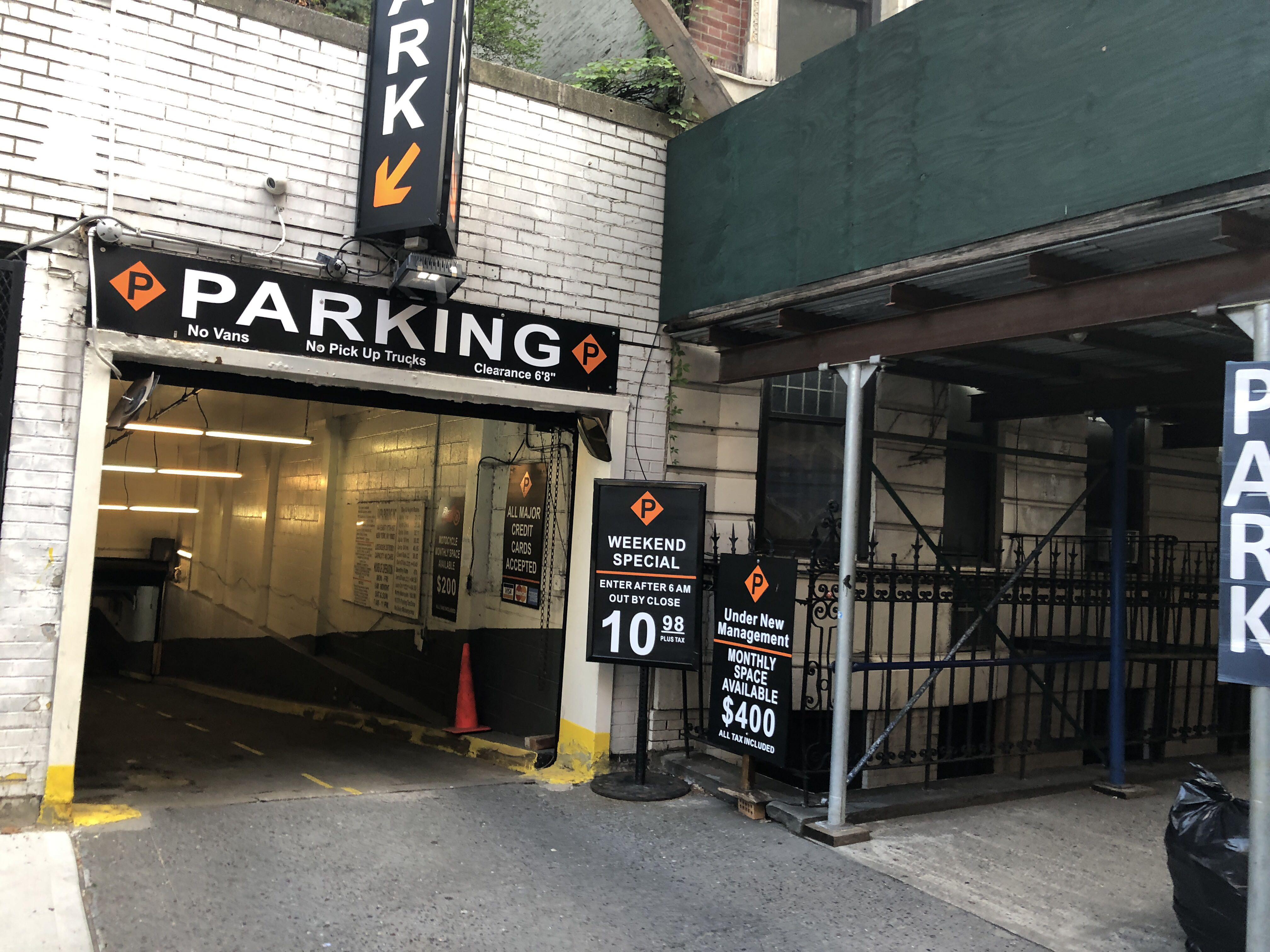 144 E 17th St Garage Aparcamiento En New York Code Parkme