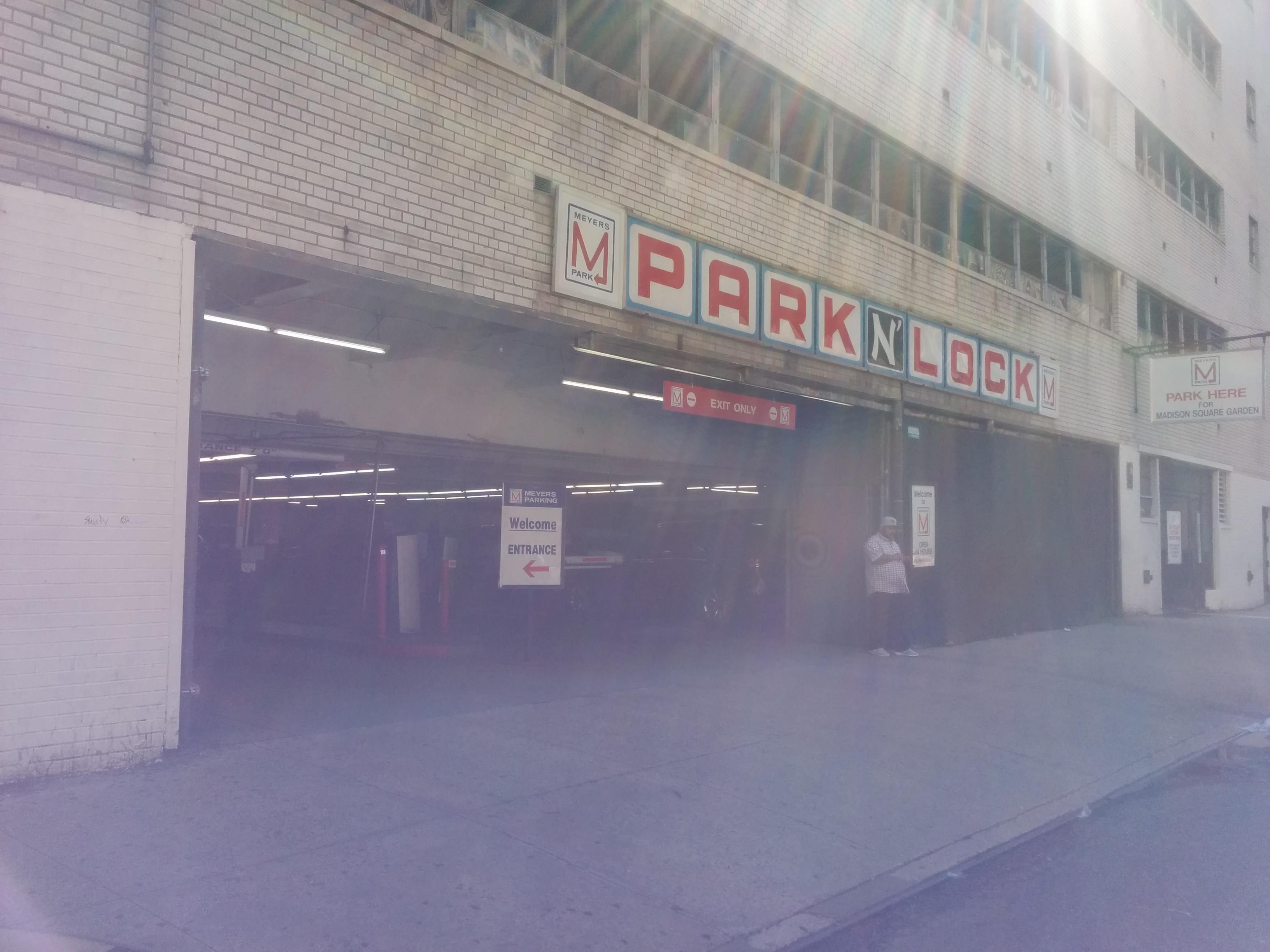 227 W 30th St Garage Parkplatz In New York Parkme