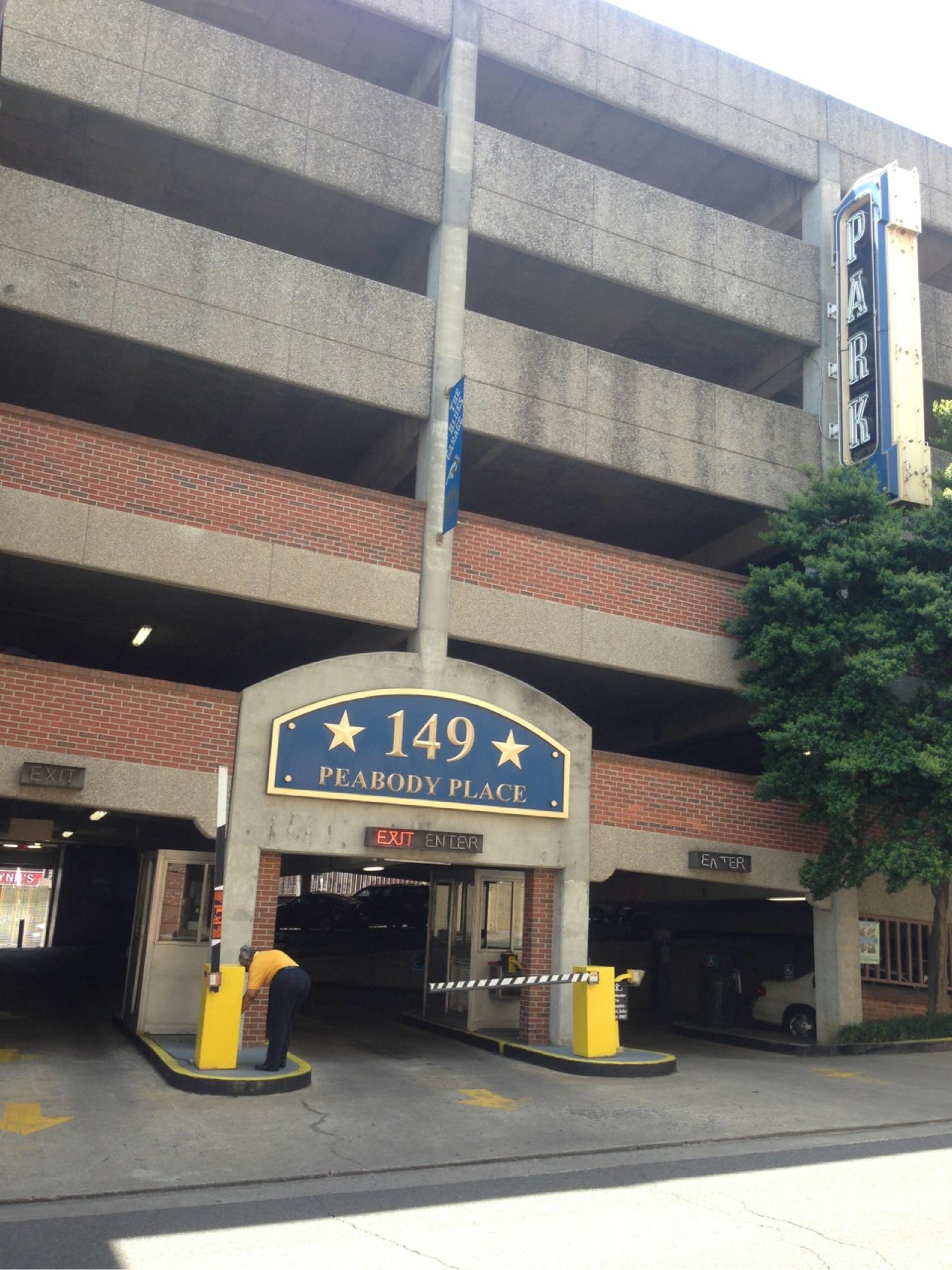 Mccall Garage Parking In Memphis Parkme