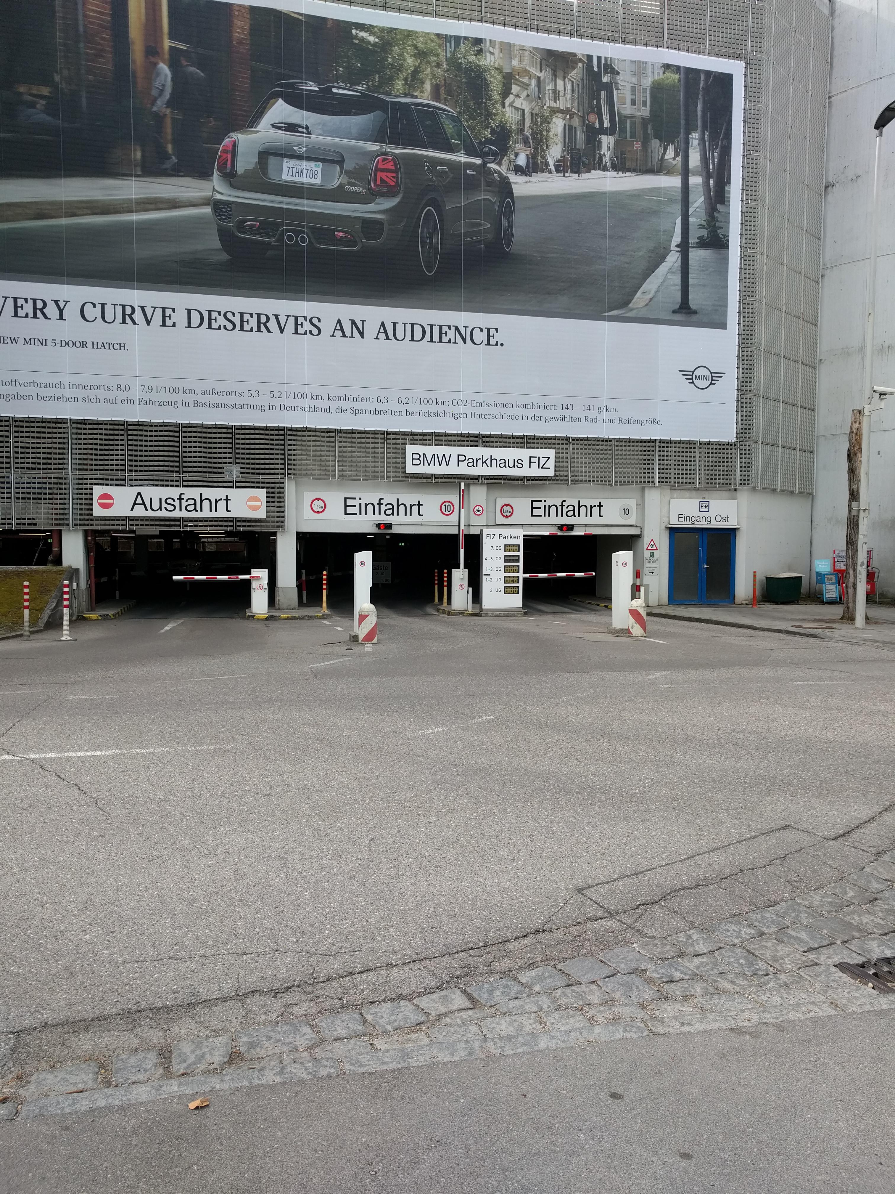 Bmw Parkhaus Fiz Parking In Munchen Parkme