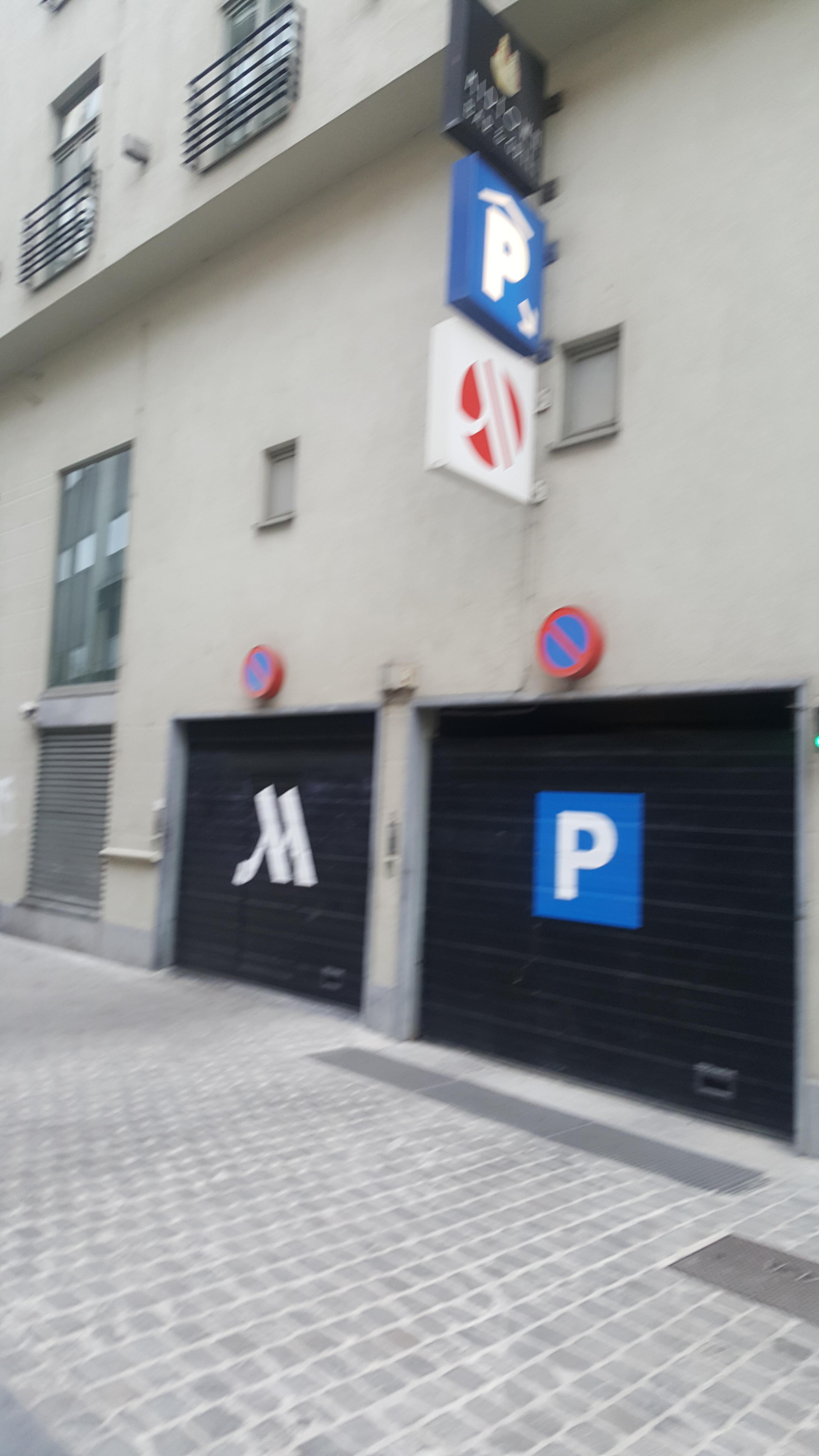 Rue Paul Devaux 8 Garage - Parking in Bruxelles | ParkMe