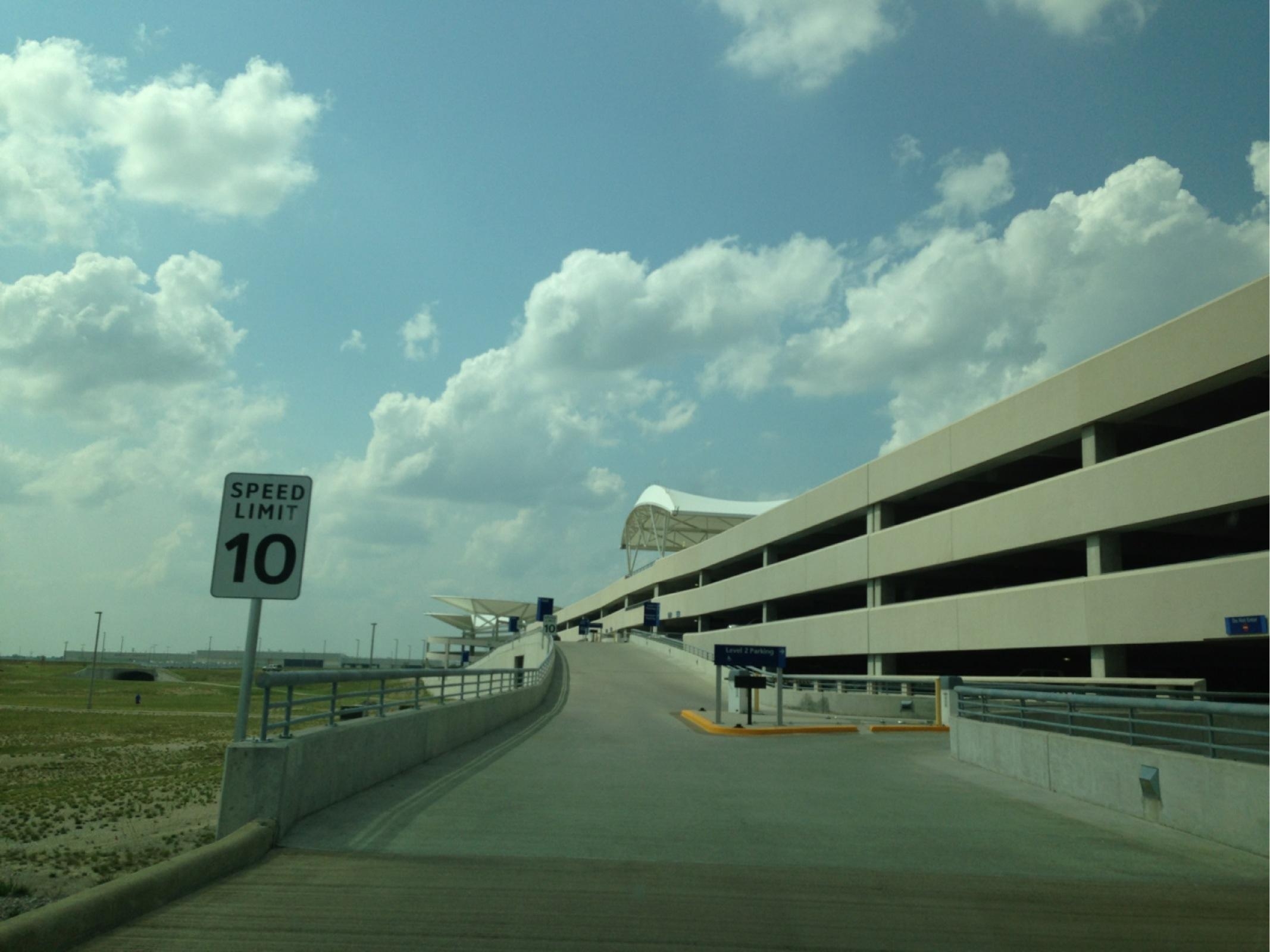 parking indianapolis airport