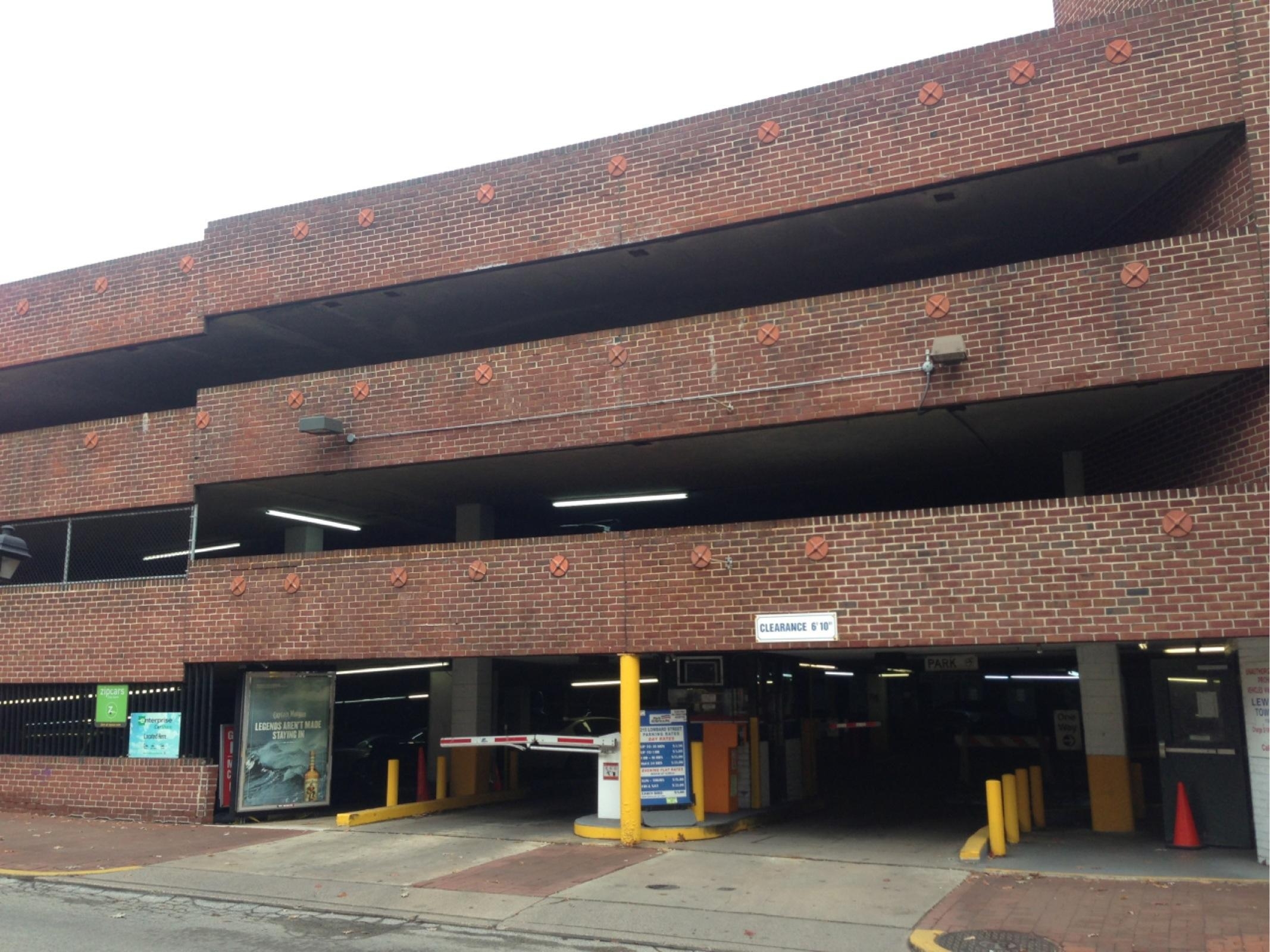 215 Lombard St Garage Aparcamiento En Philadelphia Code Parkme