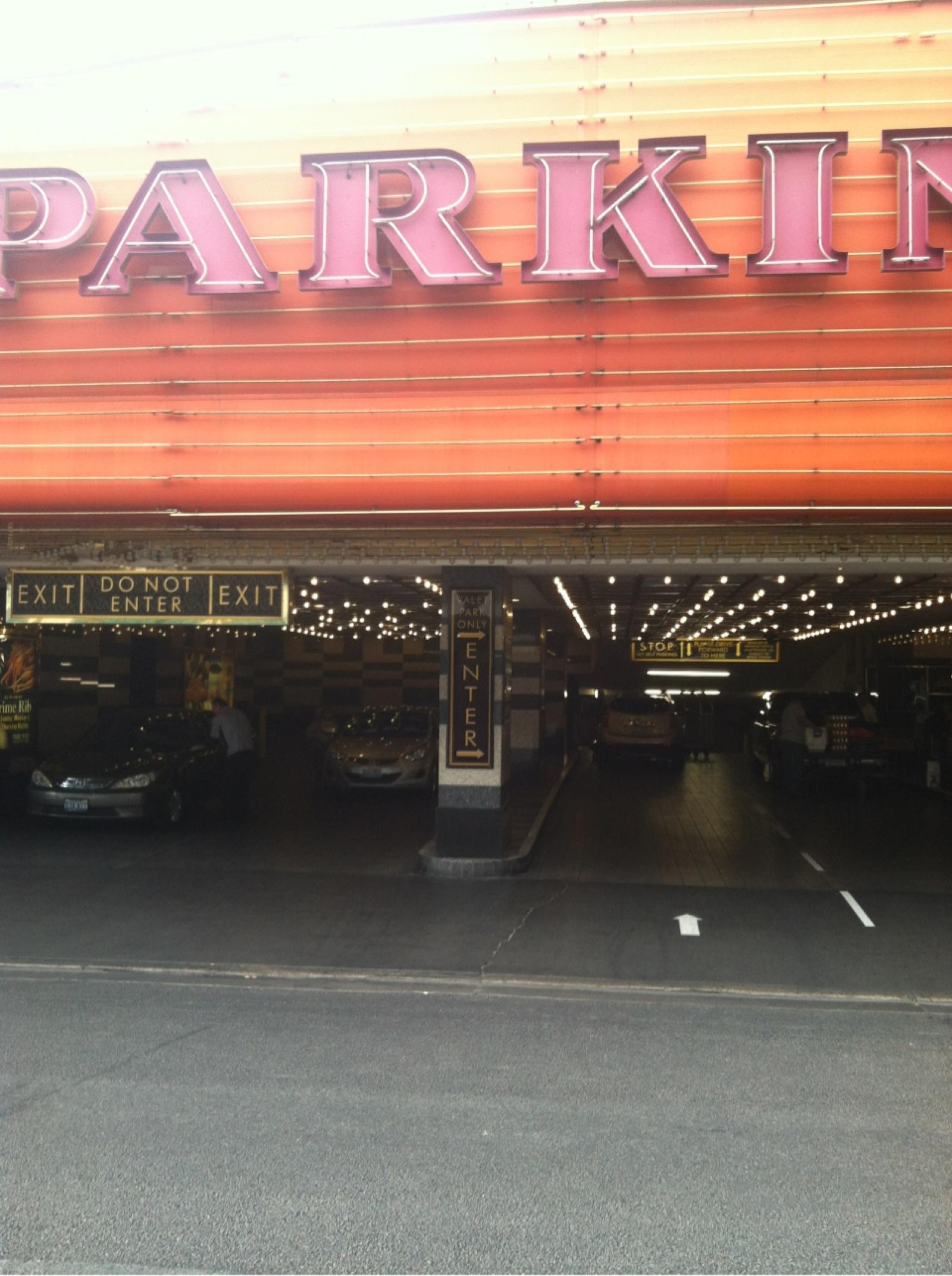 Finding Free Parking in Fremont Street: A Treasure Hunt for Your Wallet