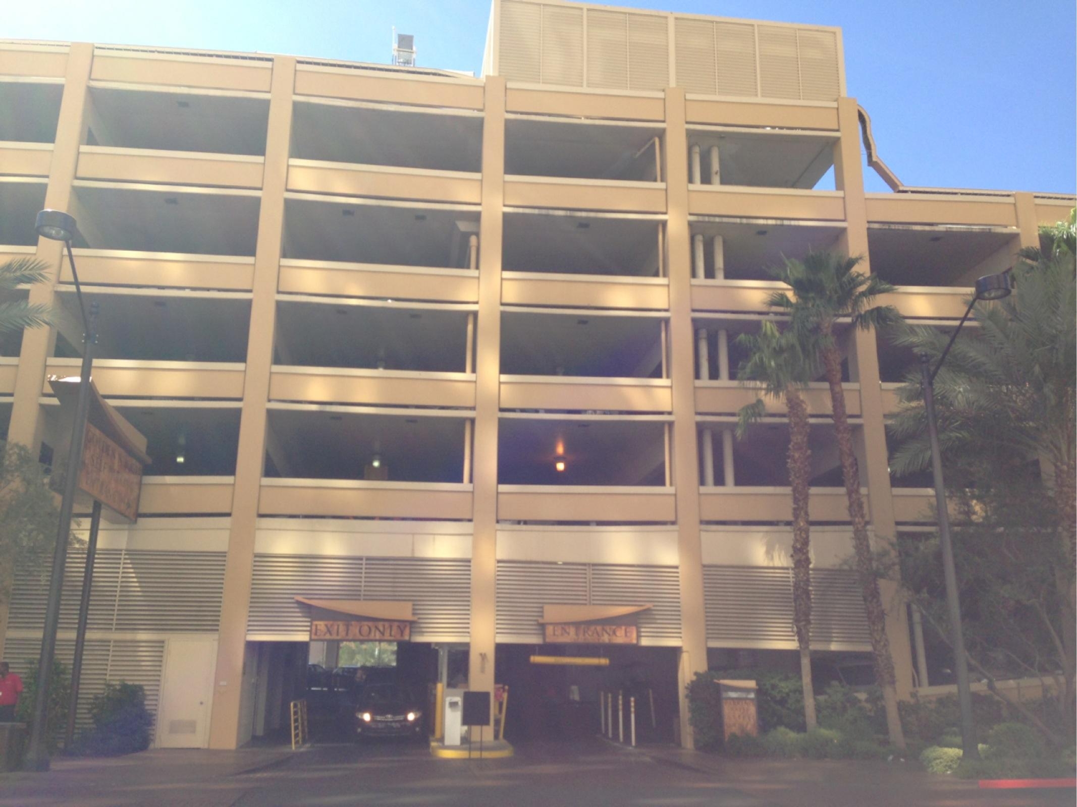 Golden Nugget Parkplatz In Las Vegas Parkme