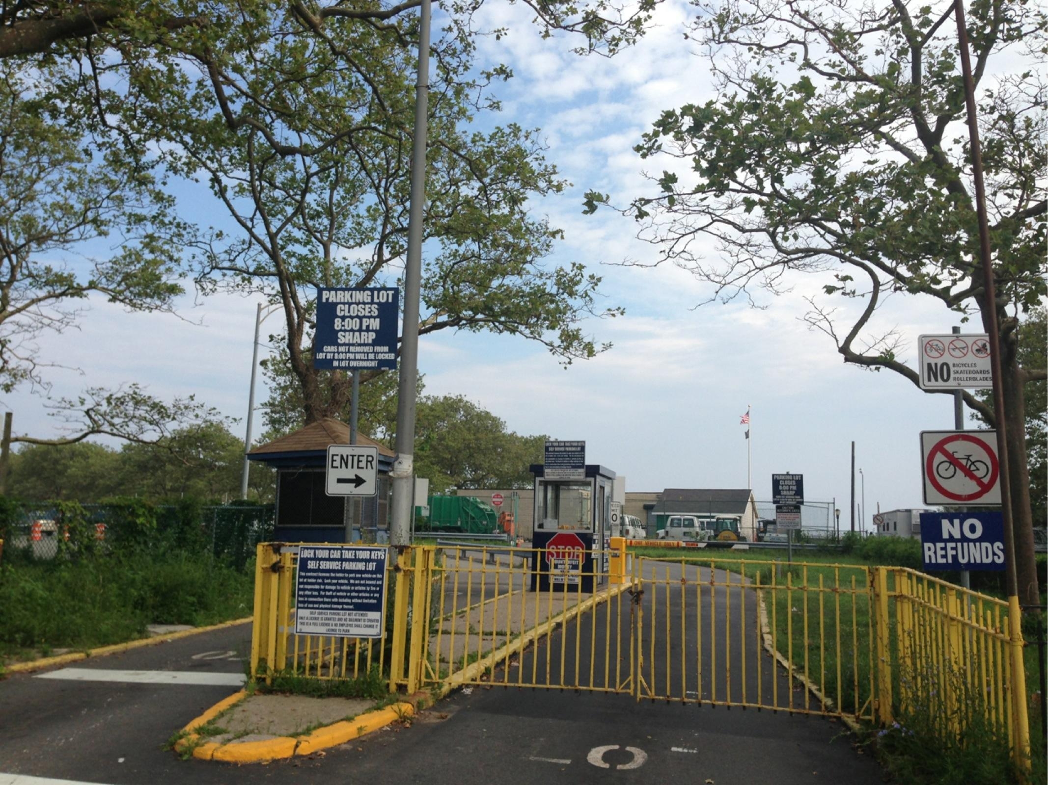 Manhattan Beach Park Parking in Brooklyn ParkMe