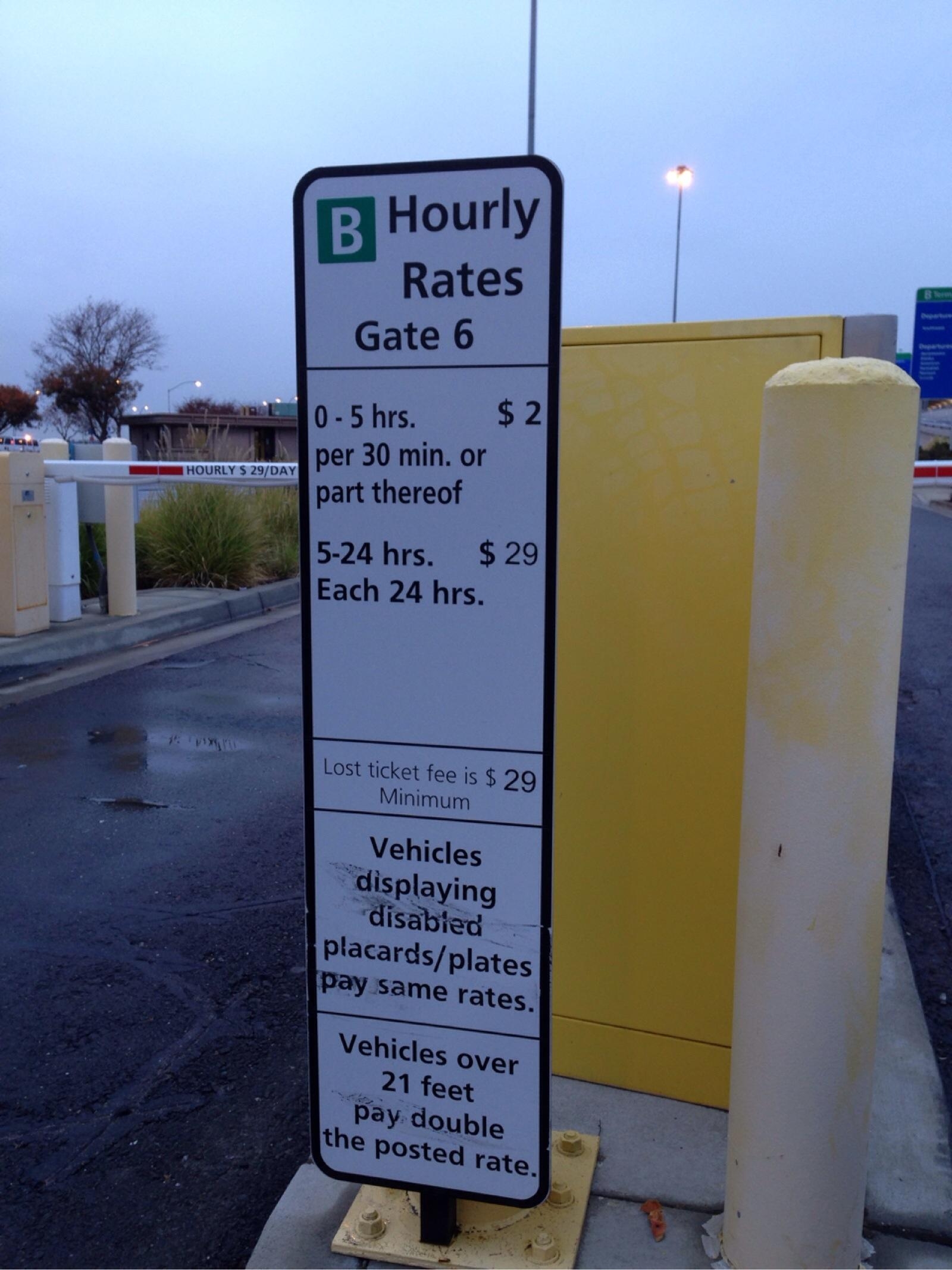 SMF - Hourly B Parking - Parking In Sacramento | ParkMe