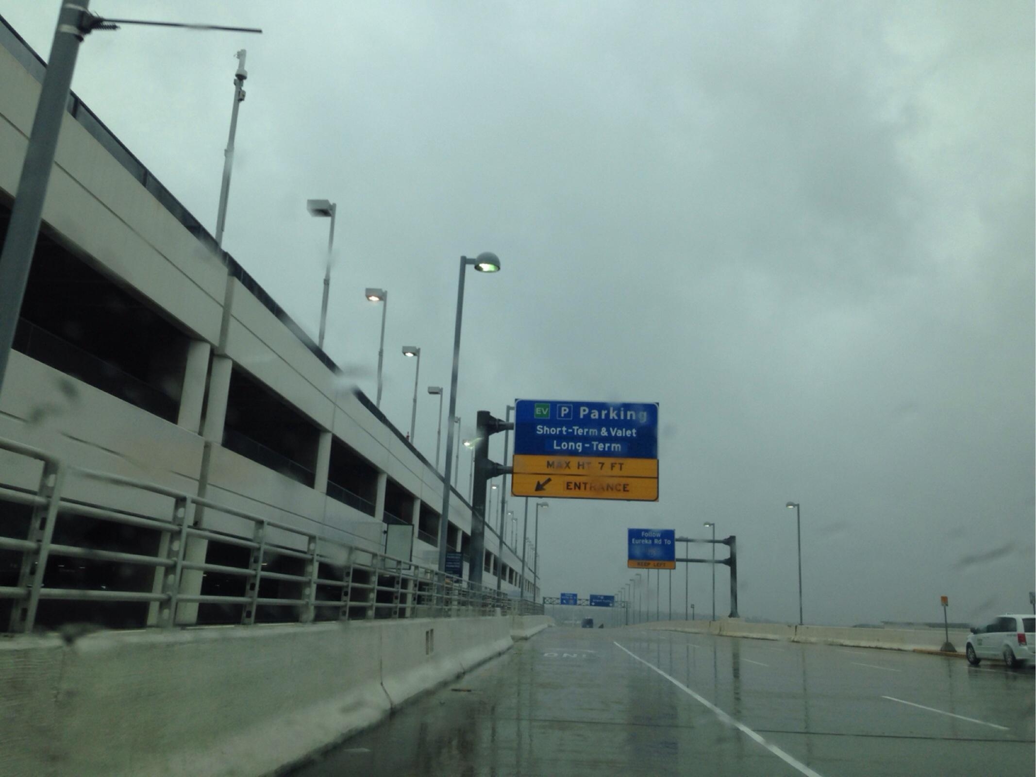 city central parking detroit metro airport