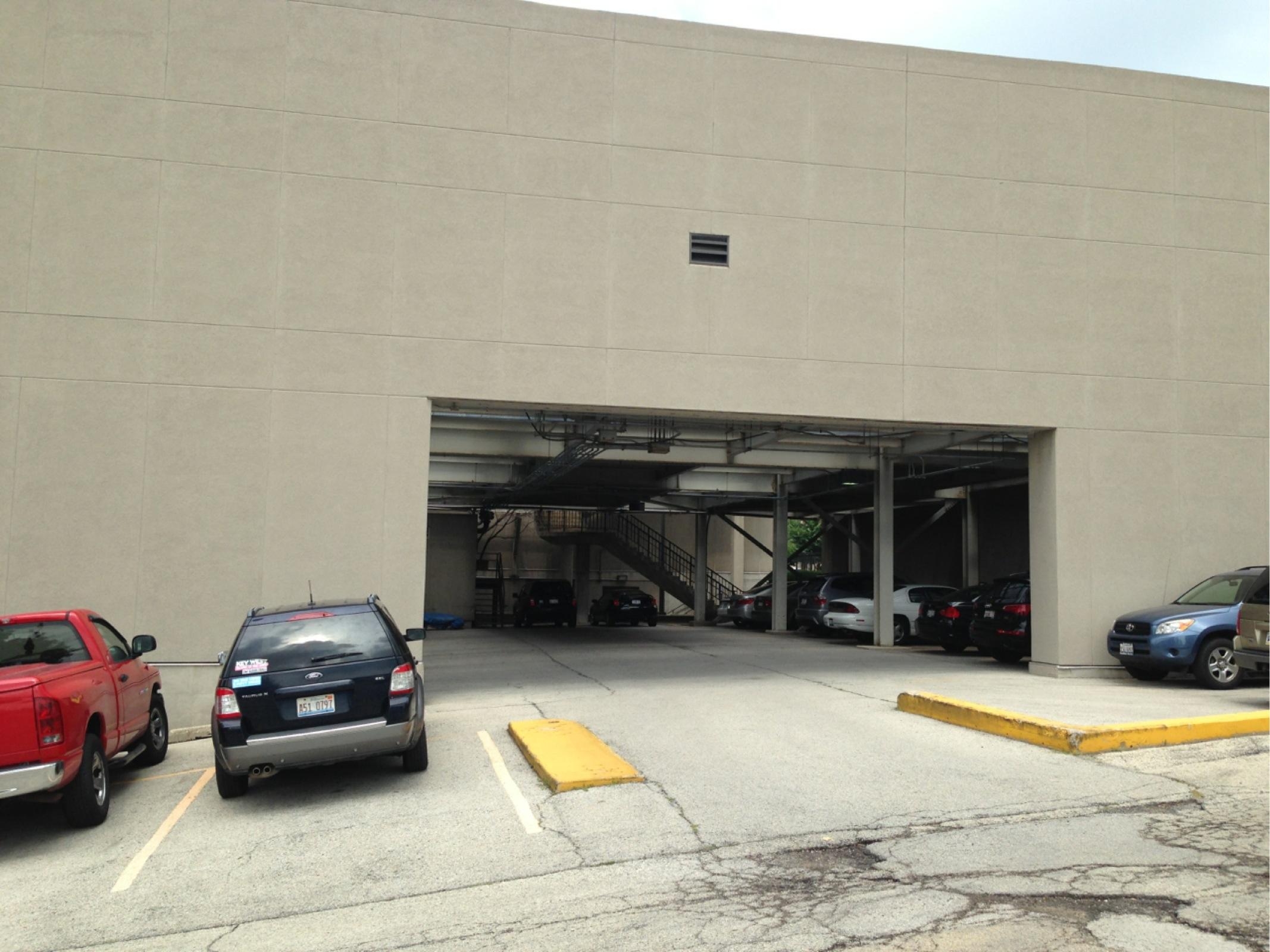 River City Garage - Parking in Chicago | ParkMe